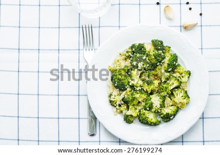 roasted garlic broccoli quinoa salad. the toning. selective focus