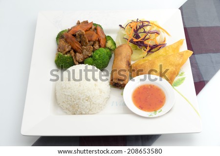 Broccoli, Oyster sauce with steam rice, fried spring roll and thai sweet sauce