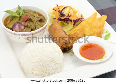 Green Curry with steam rice, fried spring roll and thai sweet sauce