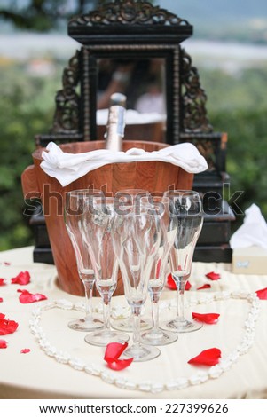 Wedding day details, the wine glass in celebrate day