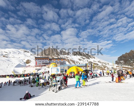 Zell am Cee - Kaprun - December 6, 2014: A lot of people spend their winter holidays in the Alps at an altitude of 3000 m on the glacier Kitssteynhorn December 6, 2014, Zell am Cee - Kaprun, Austria