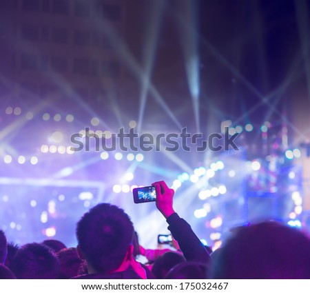 audience silhouettes at a live music concert