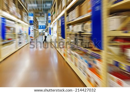 Empty supermarket aisle, Motion Blur