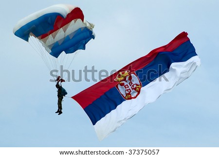 BELGRADE - SEPTEMBER 13: BATAJNICA 2009 INTERNATIONAL AIR SHOW Parachutist with Serbian flag September 13, 2009 in Batajnica, Belgrade, Serbia