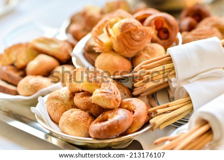 bread, bread sticks for appetizer