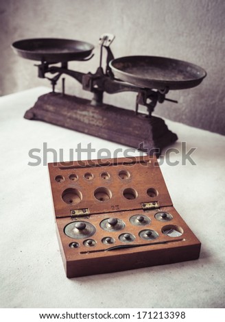 Vintage scale set of vintage weight measuring tool