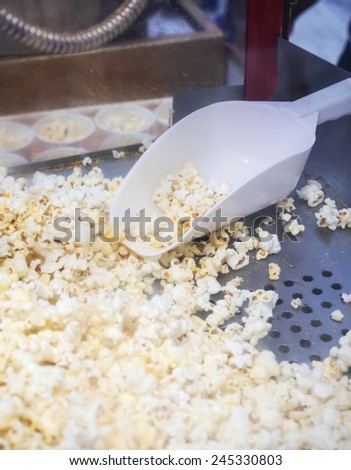 Pop corn with spoon in Popcorn machine for sell