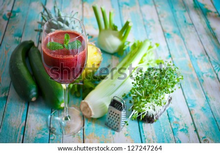 freshly squeezed organic vegetable and fruit juice