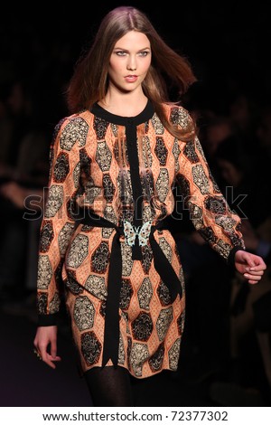 NEW YORK - FEBRUARY 16: Top model Karlie Kloss walks the runway at the Anna Sui Fall 2011 Collection presentation during Mercedes-Benz Fashion Week on February 16, 2011 in New York.
