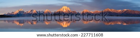 Grand Teton mountain  range, Jackson Lake, Grand Teton National Park, Wyoming, USA