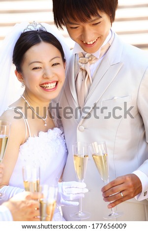 Japanese Bride and groom to toast with friends