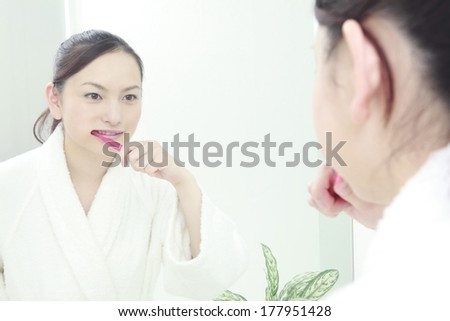 woman who brush their teeth in the wash basin