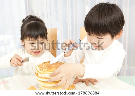 Japanese Boys and girls cutting the hot cake