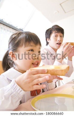 Dad and daughter eating breakfast