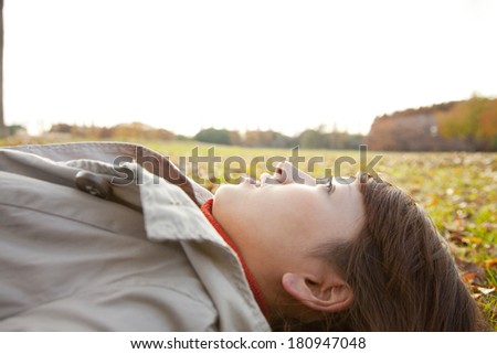 side view of a laying woman\'s face