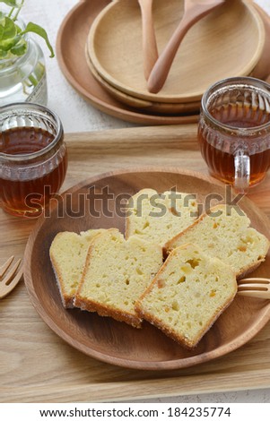 Pound cake and tea and wooden plates
