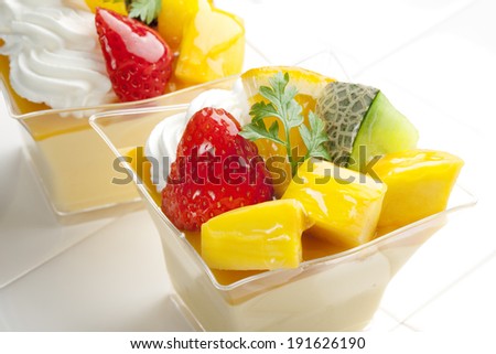 An image of Fruit cup cake