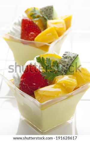 An image of Fruit cup cake
