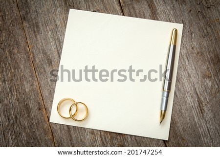 Wedding rings on the empty card for your text