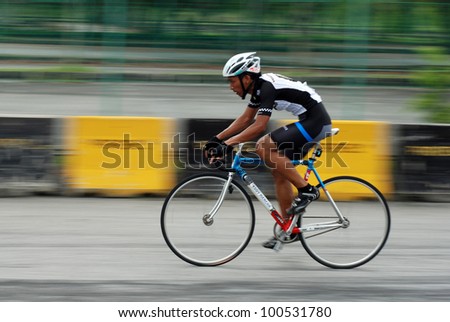 KUALA LUMPUR - APRIL 14: Muhamad Hafiz of YellowBikeCompany Cycling Team ride during 24/7 Bigtime Criterium Race at Kuala Lumpur Speed City on April 14, 2012 in Kuala Lumpur, Malaysia