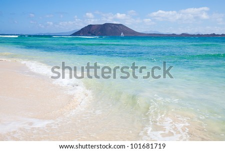 Northern Fuerteventura, Corralejo Flag Beach, Isla de Lobos and Lanzarote in the background