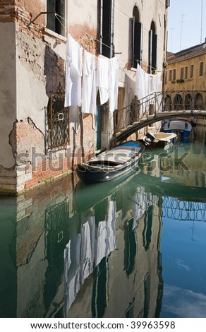 Venice, house with white laundry on the line