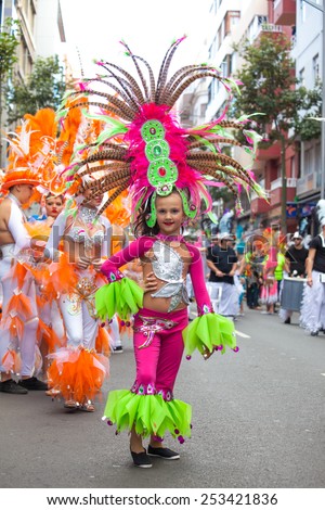 LAS PALMAS - February 14: Samba drummer and dancer groups take part in the  main carnival  parade, February 14, 2015 in Las Palmas, Gran Canaria, Spain