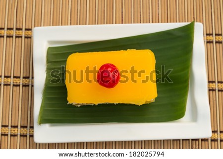 homemade sponge cake on green banana leaf in whit plate