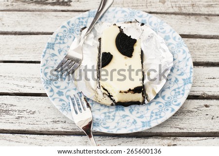 Cookie cream cake