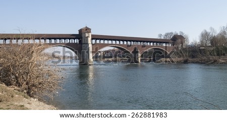 Pavia, Italy: Covered bridge over the river Ticino. Very quaint, has five arches and is completely covered with two portals at the ends and a small chapel religious center.