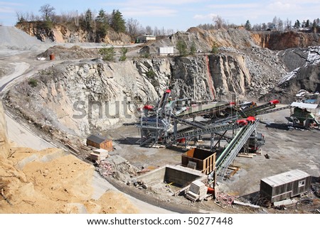 Belt conveyors and mining equipment in a quarry