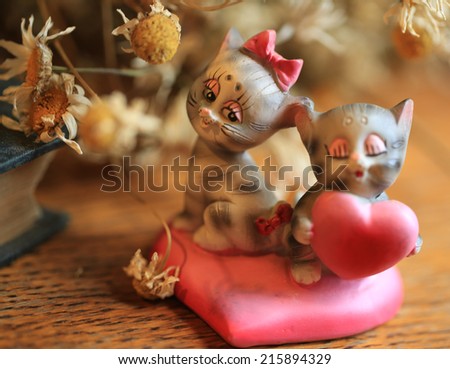 http://www.shutterstock.com/ru/pic-215894329/stock-photo-dried-daisy-flowers-retro-statuette-cat-kittens-love-heart-valentine-romance.html?src=jbJfCWTgnY9_1XyC6aDsVA-1-1