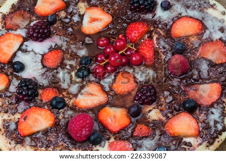 sweet berries dessert pizza