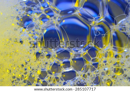 bubble suds with blue and yellow reflect