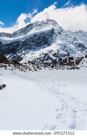 Mueller Hut Route, Aoraki/Mount Cook National Park provides a 360-degree panorama encompassing glaciers, ice cliffs, vertical rock faces and New Zealand\'s highest peaks.
