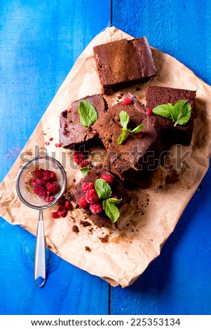 chocolate brownie with raspberry and mint