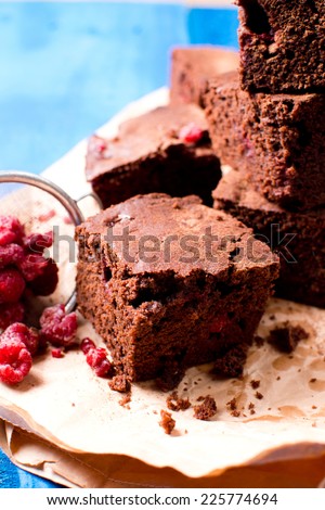 chocolate brownie with raspberry
