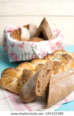 bread basket, rye bread, white bread