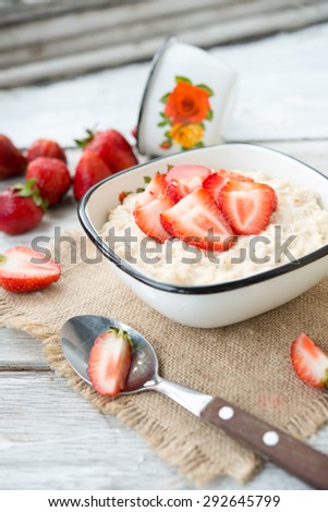 healthy breakfast, porridge with berries, strawberry