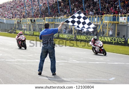 The finish of the second manche for the World Superbike Championship at Assen circuit. 27 april 2008. Troy Bayliss (21) before Noriyuki Haga (41)