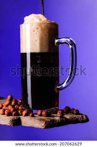 ?hilled mug (Mug on a wooden tray with nuts)
