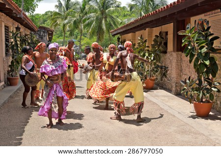 HAVANA - MAY 19: African folk dance in the street by an unknown group of African folk dance on May 19, 2013 in Havana, Cuba