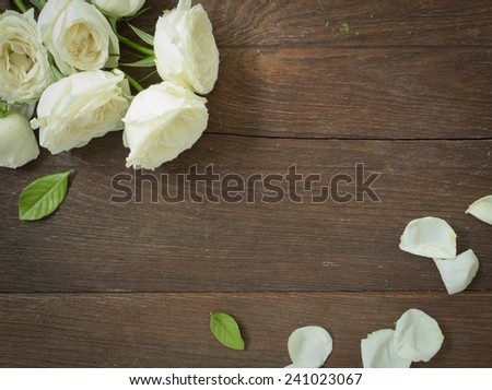 White Roses on the wooden table