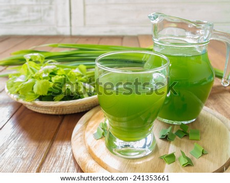 vegetable juice / smoothie in glass