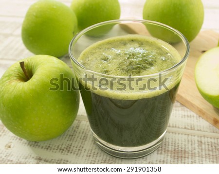 green apple smoothie. clean food for health.