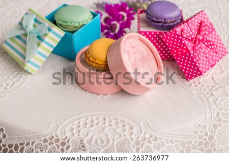 Assorted colorful french macarons food in vintage boxes aerial view\
Delicious biscuit merinque from France in small gift box with lilac lavender on lace table for bakery business website blog book