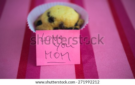Appreciation to Happy Mother\'s Day with cupcake and text message Happy Mothers Day greeting card with \