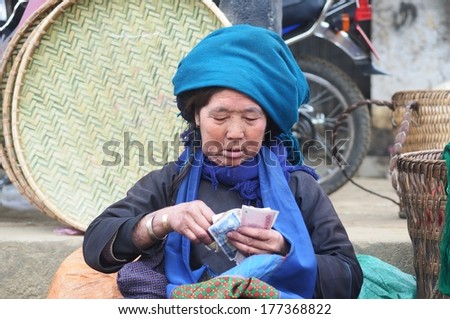 MUONG HUM, VIETNAM - JAN 9: Unidentified woman of the Ha Nhi Ethnic Minority People at Market on January 9, 2011 in Muong Hum , Vietnam.