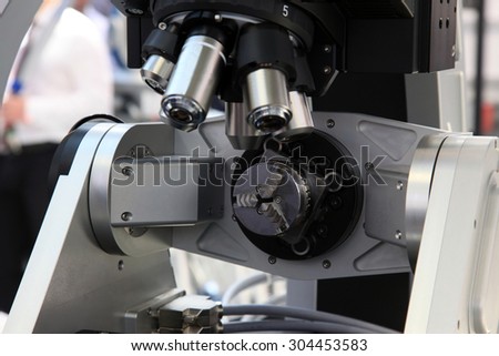 A special microscope with a clip to check details