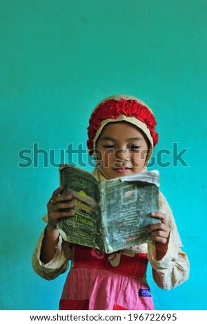 DI ENG PLATEAU, JAVA, INDONESIA - SEPT 15, 2012. : Unidentified kid at school, This land height above sea level 2,000 meters Javanese ancient belief that the Plateau is the land of gods.
